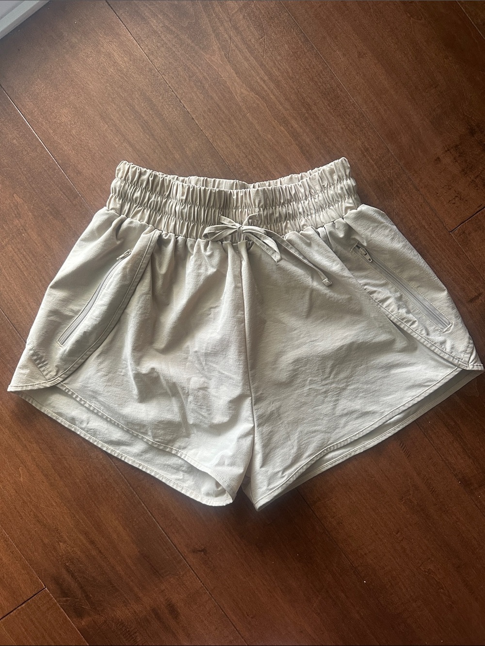Women's Cream Elastic-Waist Drawstring Shorts
